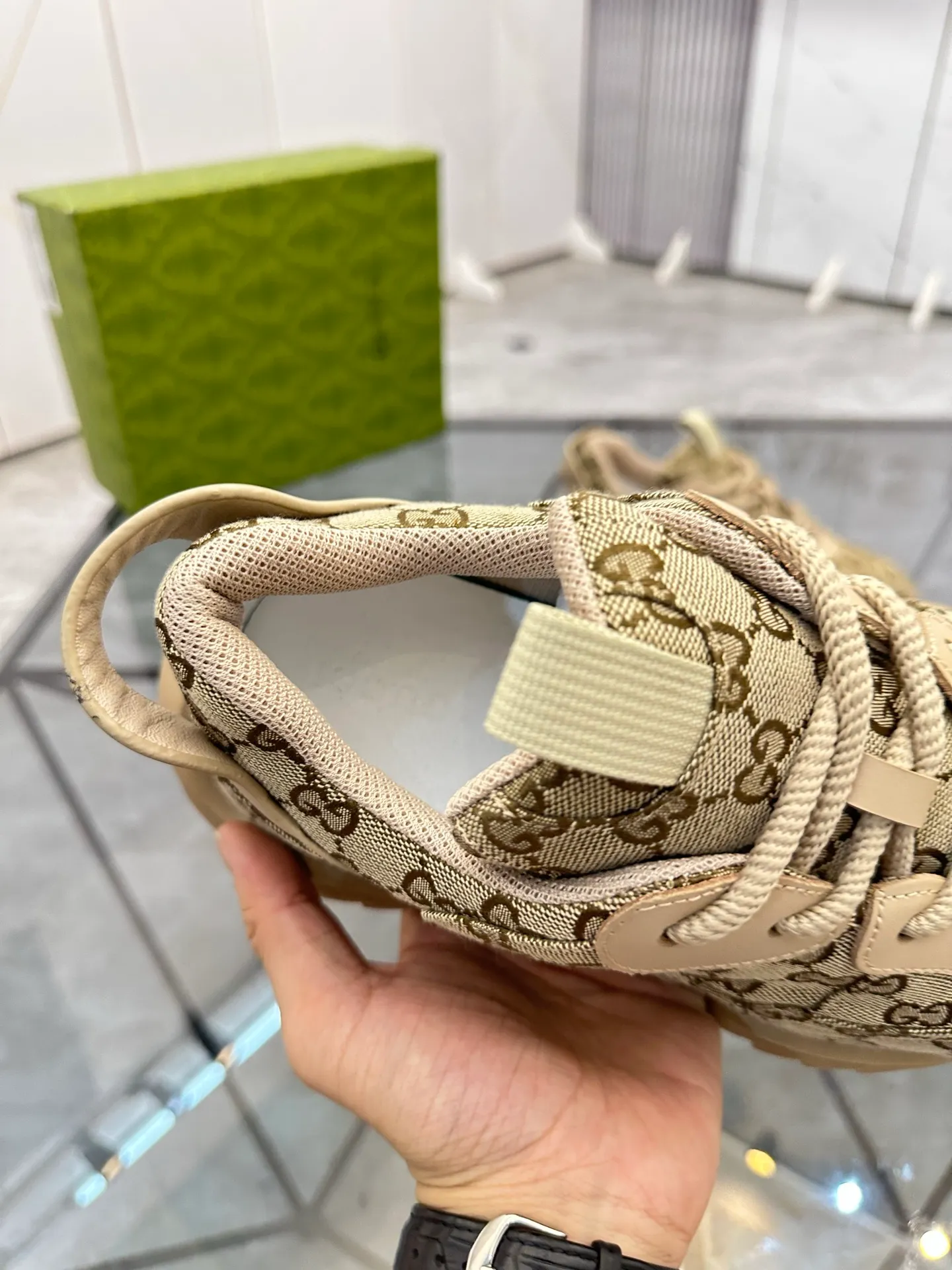 Men's shoes for sale 💰: 💰P580¥ Product trademark: Gucci* "Gucci*" low-top casual shoes Regular size: 38-45 (can be customized to 46) Large size Product materials: Upper imported cowhide stitching original material, breathable lining, original outsole. No.: 0008